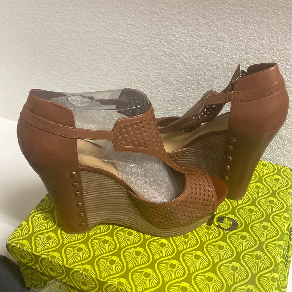 Gianni Bini Brown Sandals size 10 - Picture 1 of 4